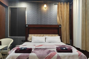 Gayatri Niwas - Room 2 - Luxury Private room with Ensuite Bathroom